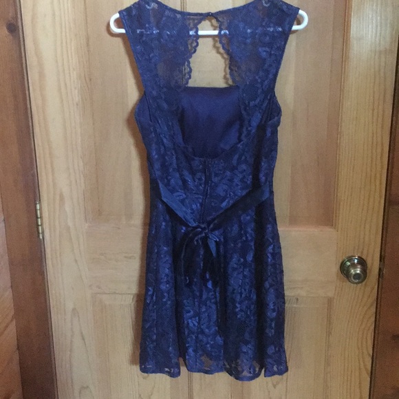 Lace Open-Back Dress - Picture 2 of 5